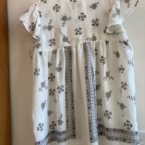 Loft chiffon baby doll top. Gray white yellow wildflower print. No flaws. Medium - Picture 8 of 10